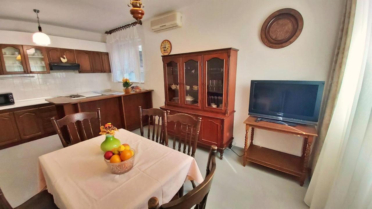 Apartment Cedo Omis Exterior photo