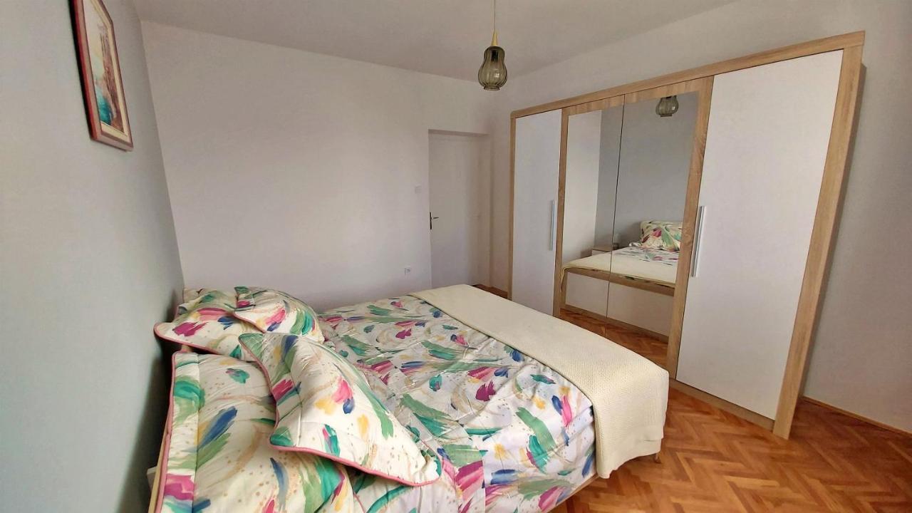 Apartment Cedo Omis Exterior photo