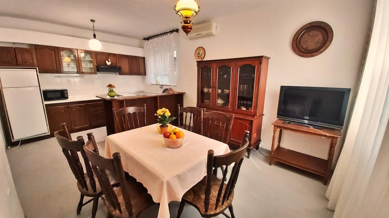 Apartment Cedo Omis Exterior photo